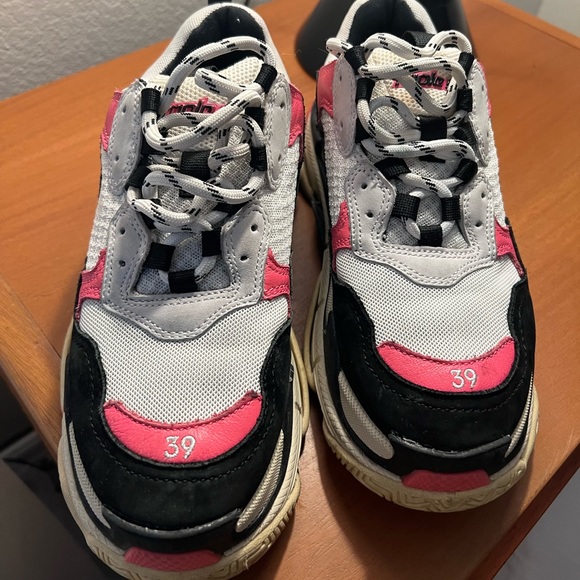 Triple S Balenciagas - Picture 2 of 3